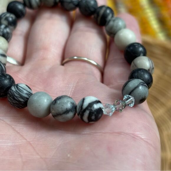 NETWORK STONE & Swarovski crystal Elegant Black and White Beaded Bracelet - Picture 1 of 3